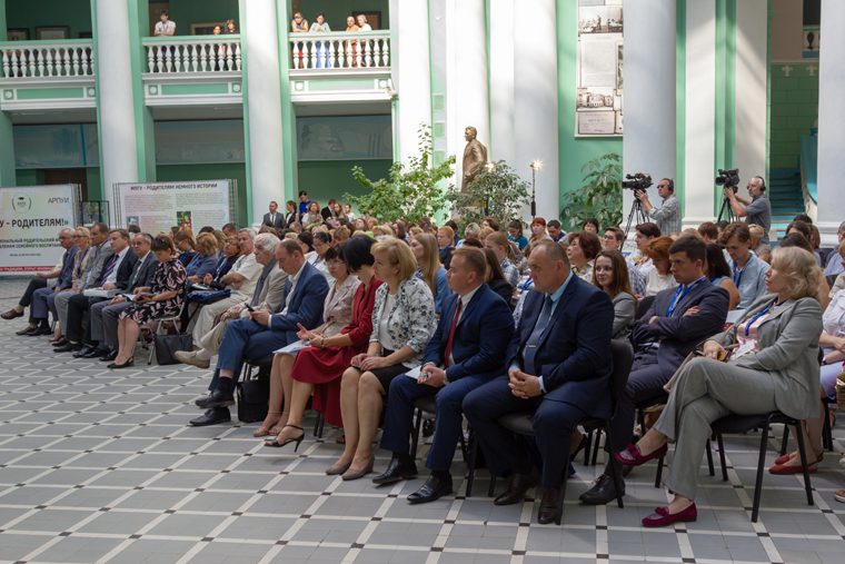 В Москве состоялся Общенациональный родительский форум